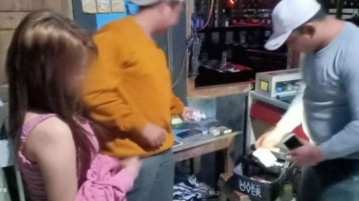 Pemandu Lagu Cantik Edarkan Pil Koplo, Terancam 15 Tahun Penjara